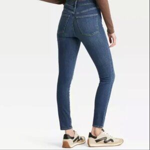 Universal Thread High Rise Skinny Dark Wash Size 8